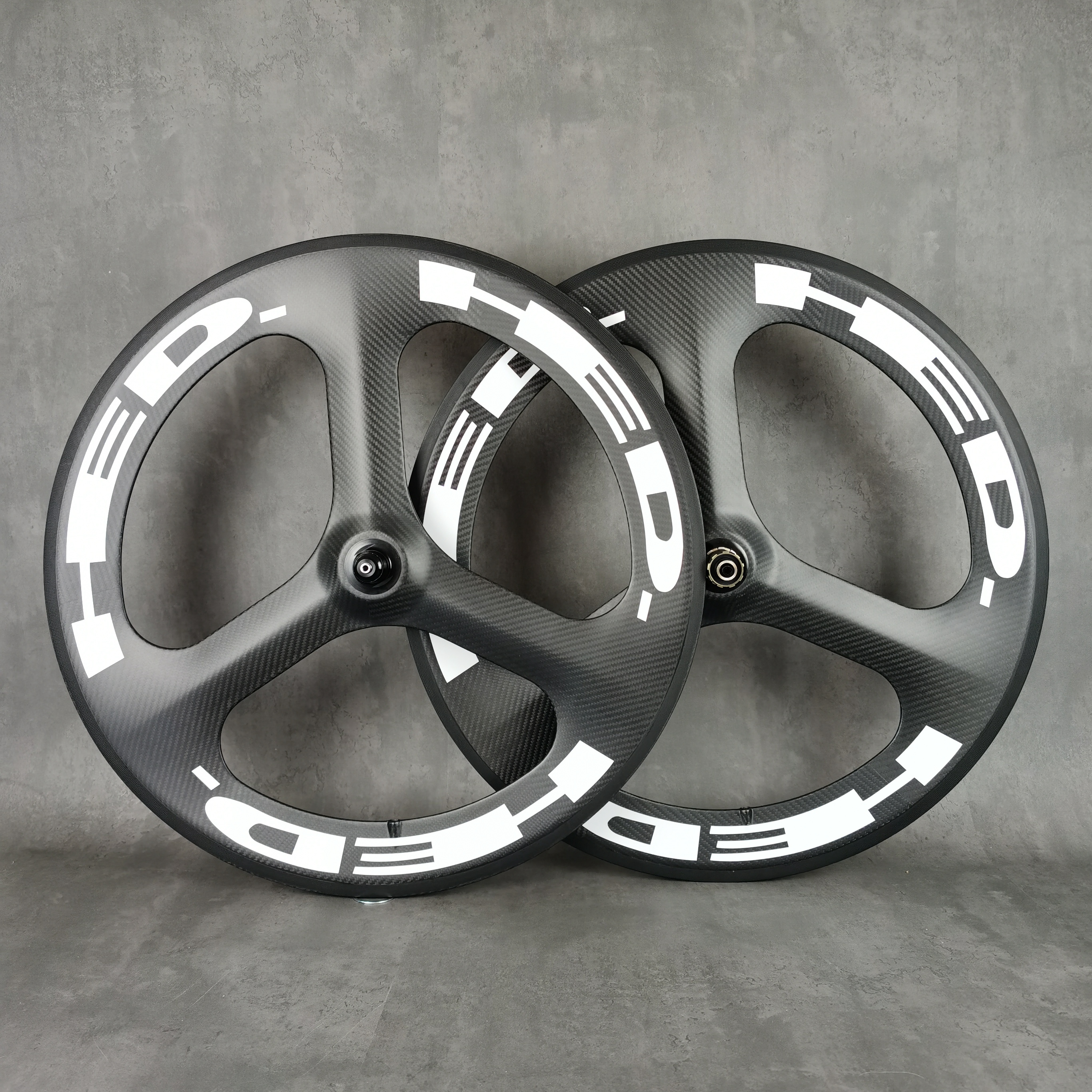 HED 700C 3-spoke carbon wheels 70mm depth 23mm width fixed gear/road hub for Track/Road Racing bicycle tri spokes carbon wheelset
HED 700C 3-spoke carbon wheels 70mm depth 23mm width fixed gear/road hub for Track/Road Racing bicycle tri spokes carbon wheelset