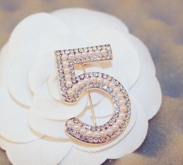 NEW Gold Silver color Brooches Letter 5 Full Crystal Rhinestone Pins For Women Party Pearl Flower Number Brooch Jewelry Wholesale DHLGol
NEW Gold Silver color Brooches Letter 5 Full Crystal Rhinestone Pins For Women Party Pearl Flower Number Brooch Jewelry Wholesale DHLGol
