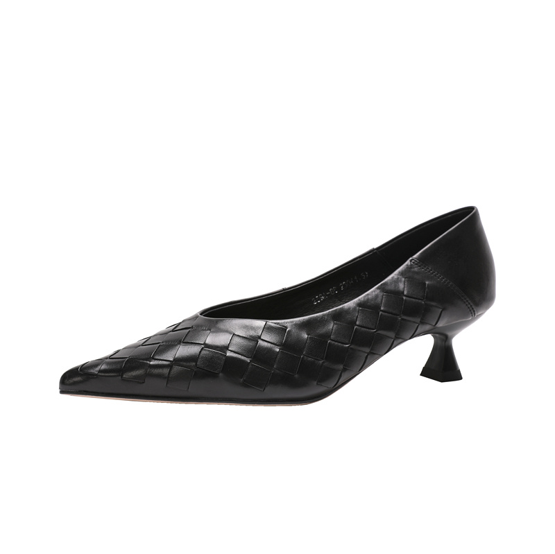 Brand fashion ladies high heel shoes black leather weaving pointed single shoes for women low heel comfortable outdoor slides
Brand fashion ladies high heel shoes black leather weaving pointed single shoes for women low heel comfortable outdoor slides