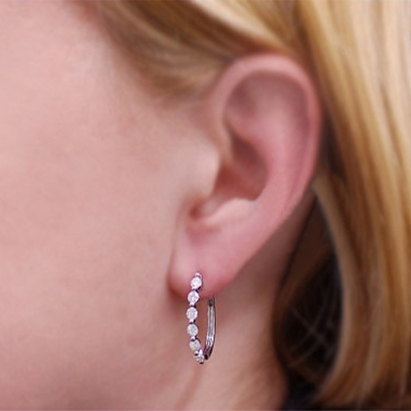Huitan New Trendy Small Hoop Earrings for Women Inlaid Crystal Round Zircon Elegant Female Daily Wear Jewelry Versatile Earrings
Huitan New Trendy Small Hoop Earrings for Women Inlaid Crystal Round Zircon Elegant Female Daily Wear Jewelry Versatile Earrings