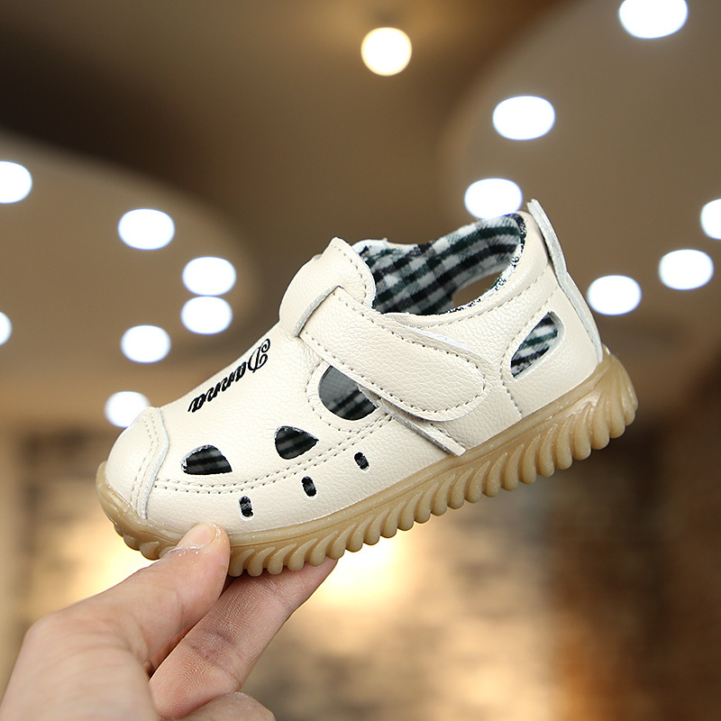 Boys Baotou Sandals 2020 Summer New Korean Children's Pure Color Wild Beach Shoes Baby Casual Sandals, Chocolate
Boys Baotou Sandals 2020 Summer New Korean Children's Pure Color Wild Beach Shoes Baby Casual Sandals, Chocolate