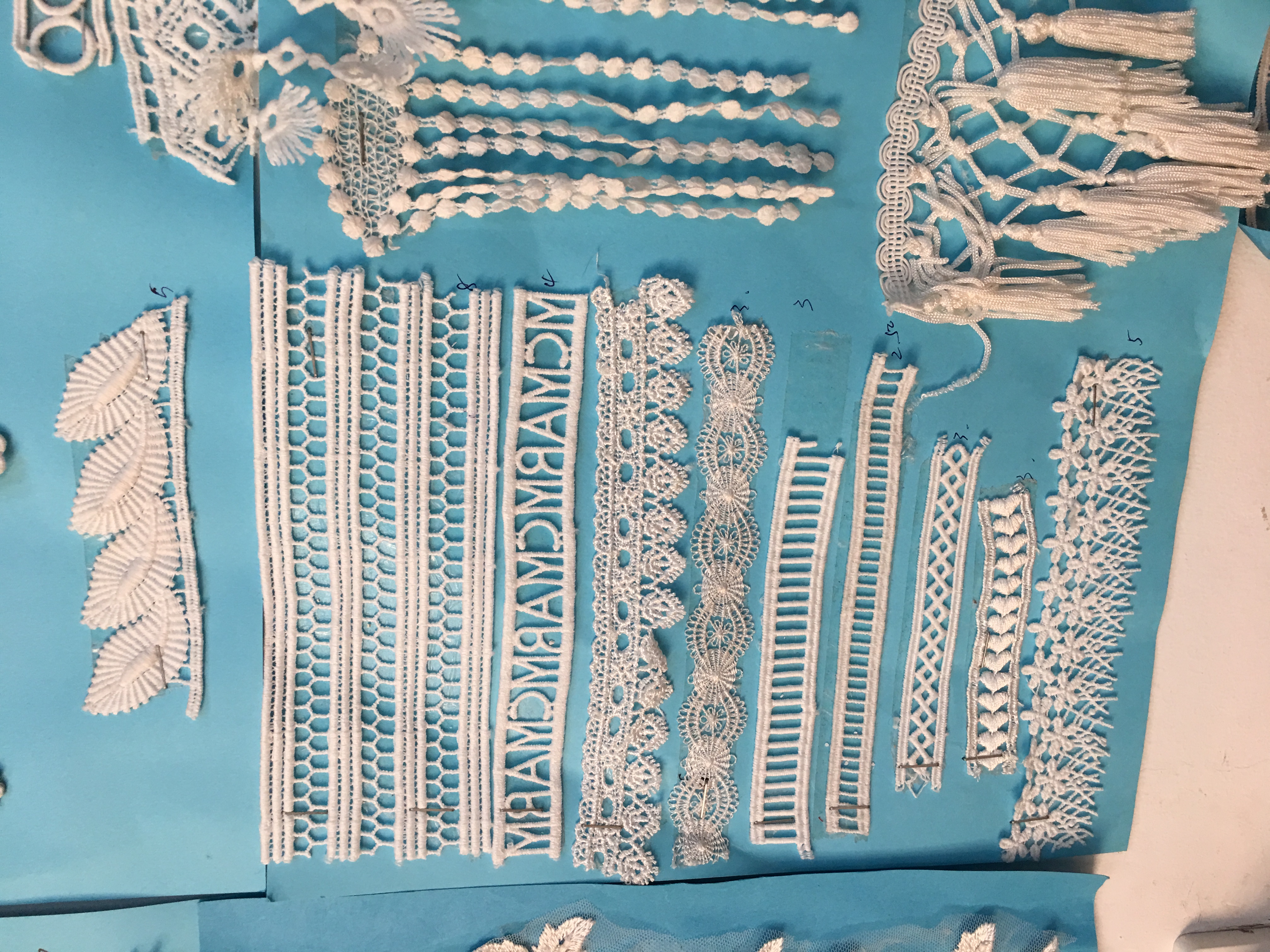 Luxury White Lace Ball Gown Wedding Dresses With Illusion Long Sleeve Appliques Garden Bridal Gowns Court Train Bride Dress