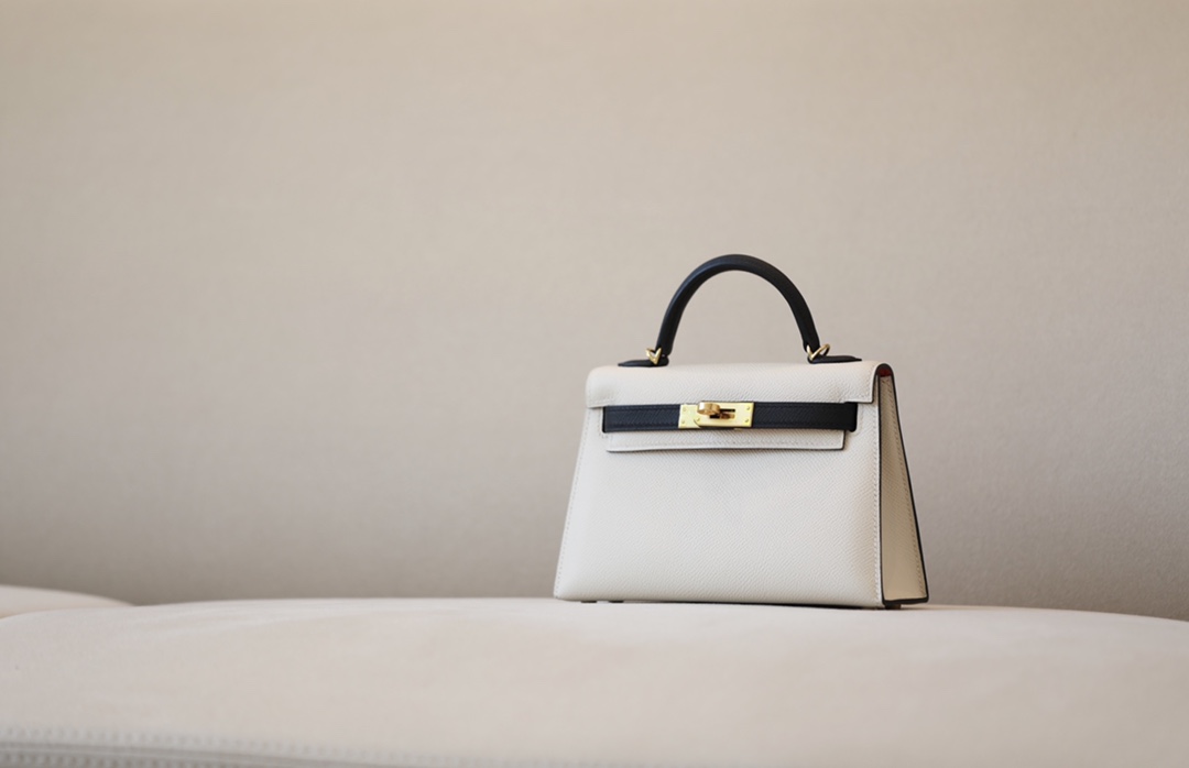AS0015High-endEpsom19cm evening bags leather imported wax line custom minievening bag designer general purpose wallet for men and women evening clutch, Customize
AS0015High-endEpsom19cm evening bags leather imported wax line custom minievening bag designer general purpose wallet for men and women evening clutch, Customize
