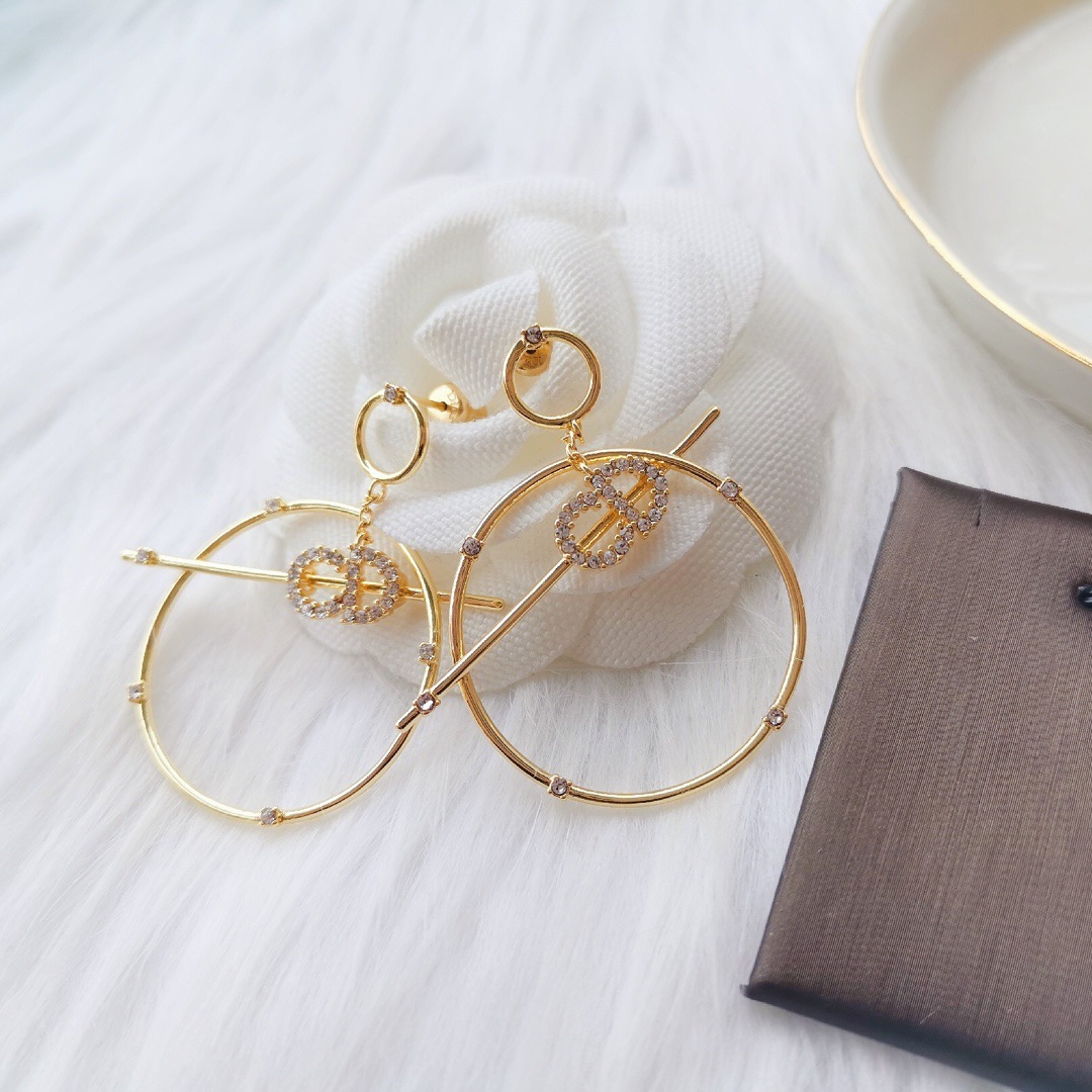 D home letter earrings simple 925 silver needle women's ear ring jewelry anti-allergy high quality, White;black
D home letter earrings simple 925 silver needle women's ear ring jewelry anti-allergy high quality, White;black