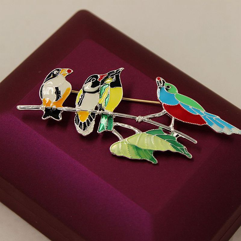 2020 new glaze enamel fashion magpie birds feel the needle pin brooch
2020 new glaze enamel fashion magpie birds feel the needle pin brooch