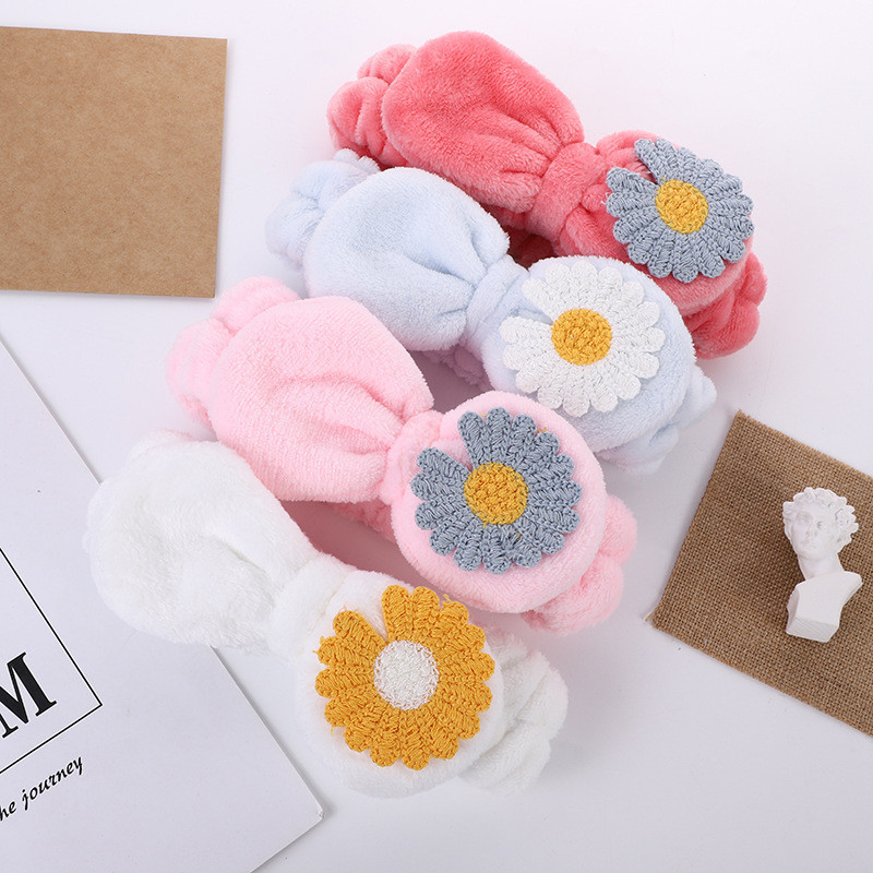 Fashion Girl Woman Hair Band Japan South Korea New Bow Coral Velvet Small Daisy Hair Band Baby Accessory, Random color
Fashion Girl Woman Hair Band Japan South Korea New Bow Coral Velvet Small Daisy Hair Band Baby Accessory, Random color