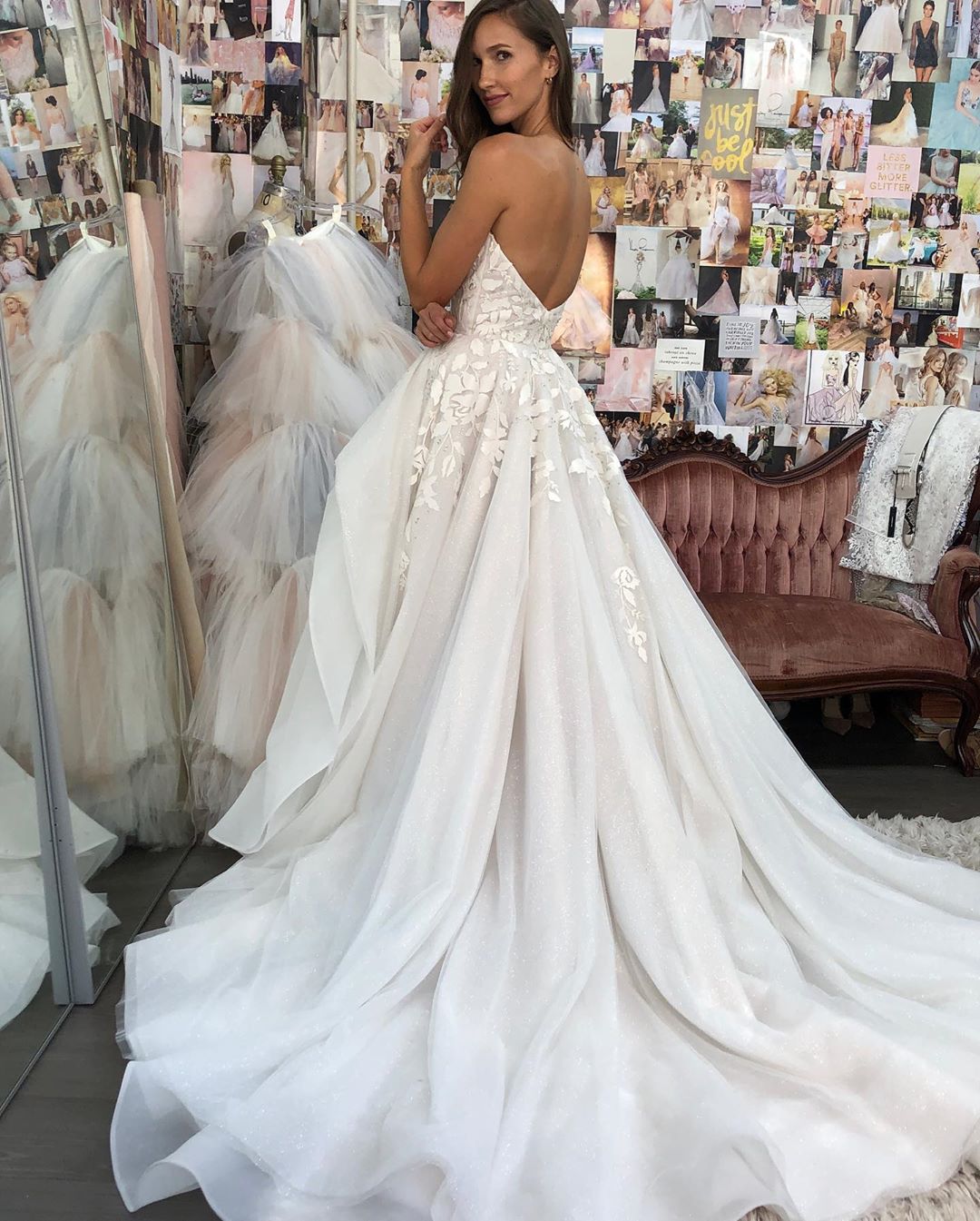 Backless Amazing Lace Wedding Dresses Strapless Neck A Line Appliqued Bridal Gowns Sweep Train Tulle Robe De Marie ppliqued