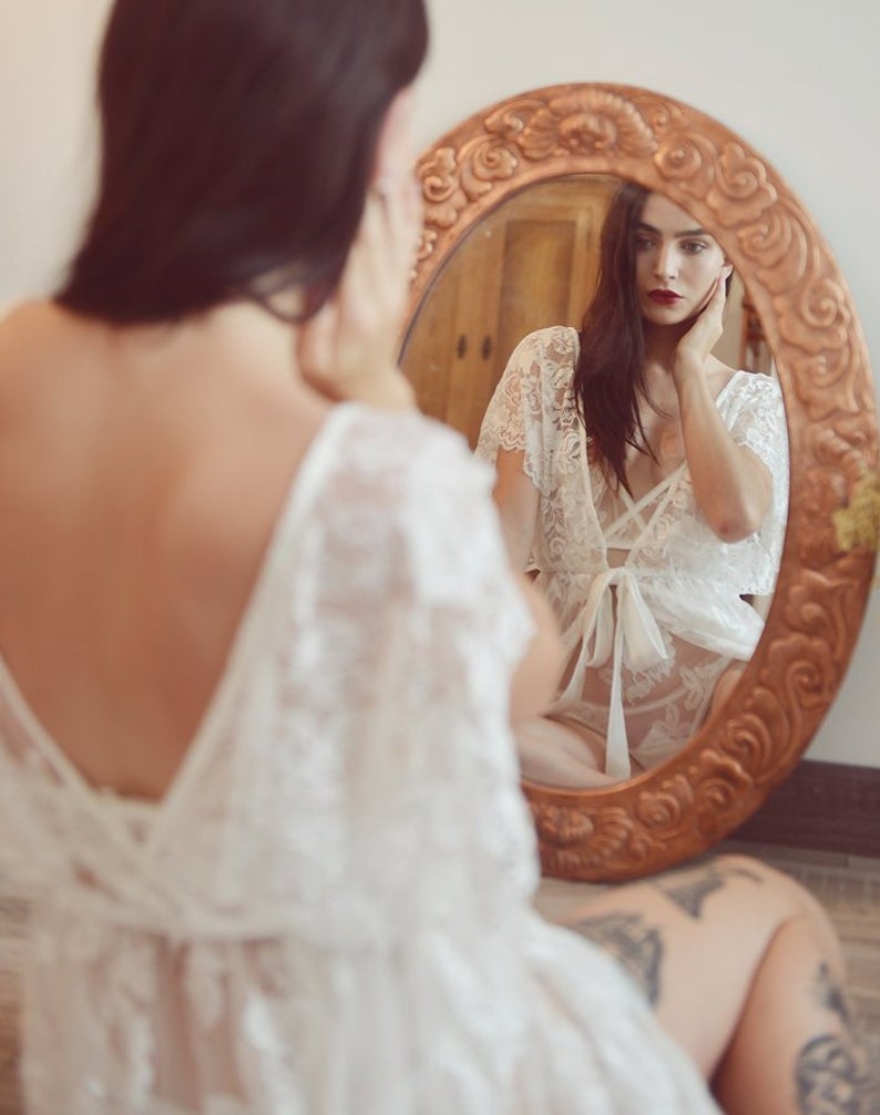 See Through Lace Bridal Bathrobe Long Sleeve Appliques Ladies Night Gowns Sweep Train Women Sleep Wear Wedding Robe