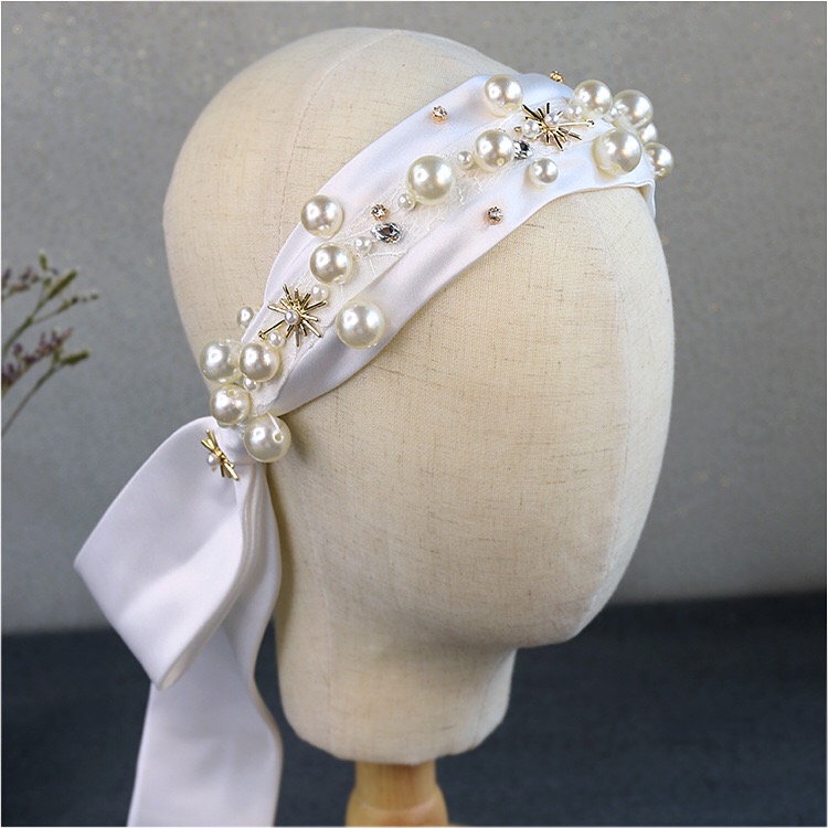 The latest and most fashionable bridal wedding headdress, high quality satin pearl headband, handmade craftsmanship, party accessories
The latest and most fashionable bridal wedding headdress, high quality satin pearl headband, handmade craftsmanship, party accessories