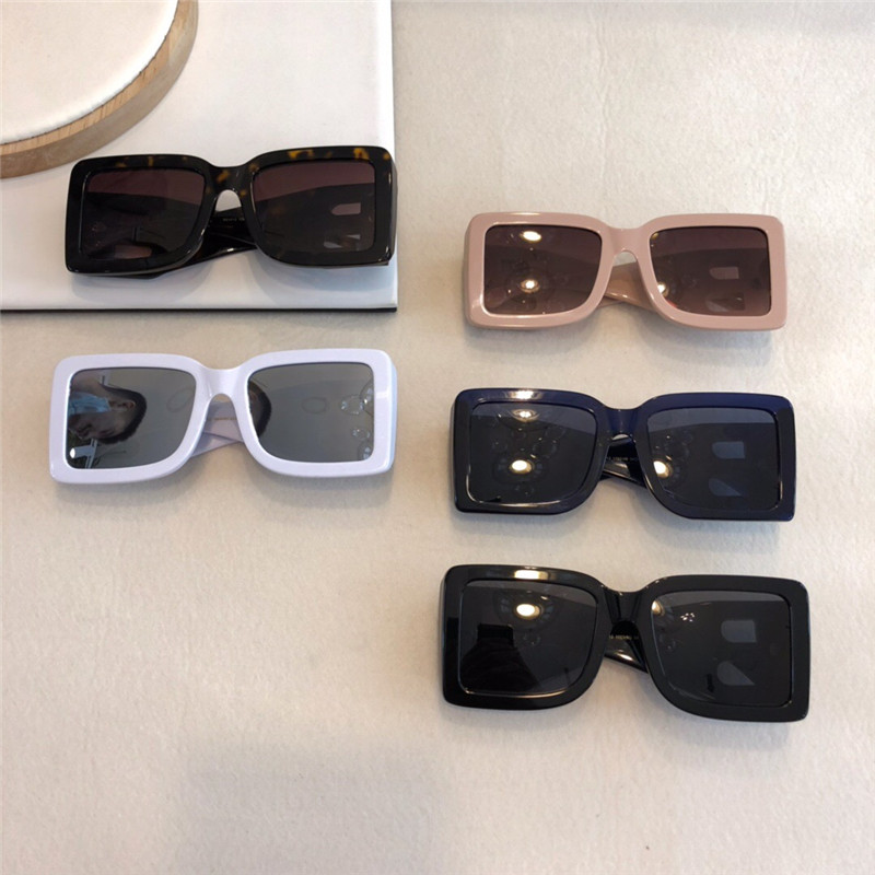 New sunglasses design metal 4312 square large frame retro letter B glasses fashion style square frame UV 400 lens
New sunglasses design metal 4312 square large frame retro letter B glasses fashion style square frame UV 400 lens