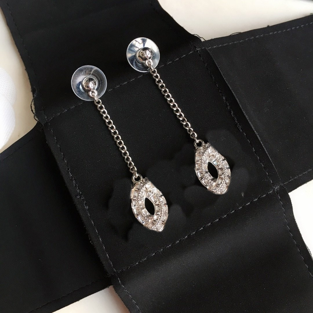Woman Earrings Rhinestone Earrings for Gift Charm Top Quality Brass 925 Silver Pin Earrings Fashion Earring Jewelry 
Woman Earrings Rhinestone Earrings for Gift Charm Top Quality Brass 925 Silver Pin Earrings Fashion Earring Jewelry