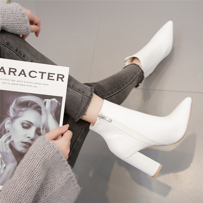 2020 Luxury Designer Women Sexy 10cm High Heels Western Cowboy Boots Leather Block White Heels Ankle Boots Chunky Shoes
2020 Luxury Designer Women Sexy 10cm High Heels Western Cowboy Boots Leather Block White Heels Ankle Boots Chunky Shoes