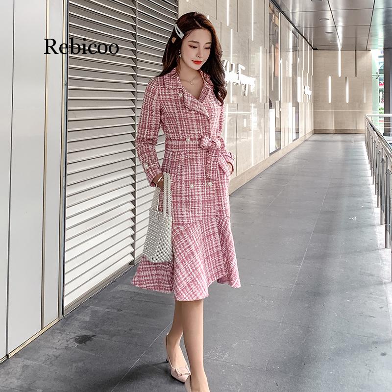 Autumn Winter Pink Plaid Tweed Wool Long Coat Women Notched Double Dreasted Sashes Ruffles Woolen Overcoat Mermaid Outerwear
Autumn Winter Pink Plaid Tweed Wool Long Coat Women Notched Double Dreasted Sashes Ruffles Woolen Overcoat Mermaid Outerwear