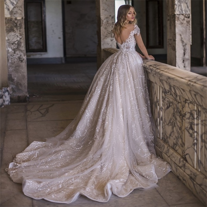 Sexy Backless Wedding Dresses Glitter Beads Lace Applique Puffy Tulle Bridal Gown Vintage Custom Made Sweep Train Wedding Dress