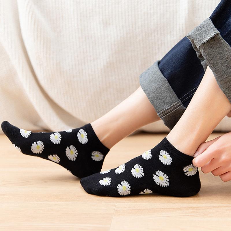 Creative Cute Embroidery Daisy Boat Socks Fashion Unisex Middle Tube Couple Cotton Socks Cotton Breathable Ankle Summer
Creative Cute Embroidery Daisy Boat Socks Fashion Unisex Middle Tube Couple Cotton Socks Cotton Breathable Ankle Summer