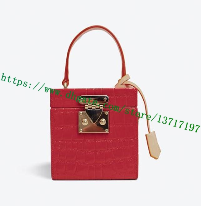 Top Grade Lady Bag Flower Letter Embossed Patent Leather Bleecker Box Handbag Women M52464 Shoulder Hard Case Cosmetic Red, Red m52464
Top Grade Lady Bag Flower Letter Embossed Patent Leather Bleecker Box Handbag Women M52464 Shoulder Hard Case Cosmetic Red, Red m52464