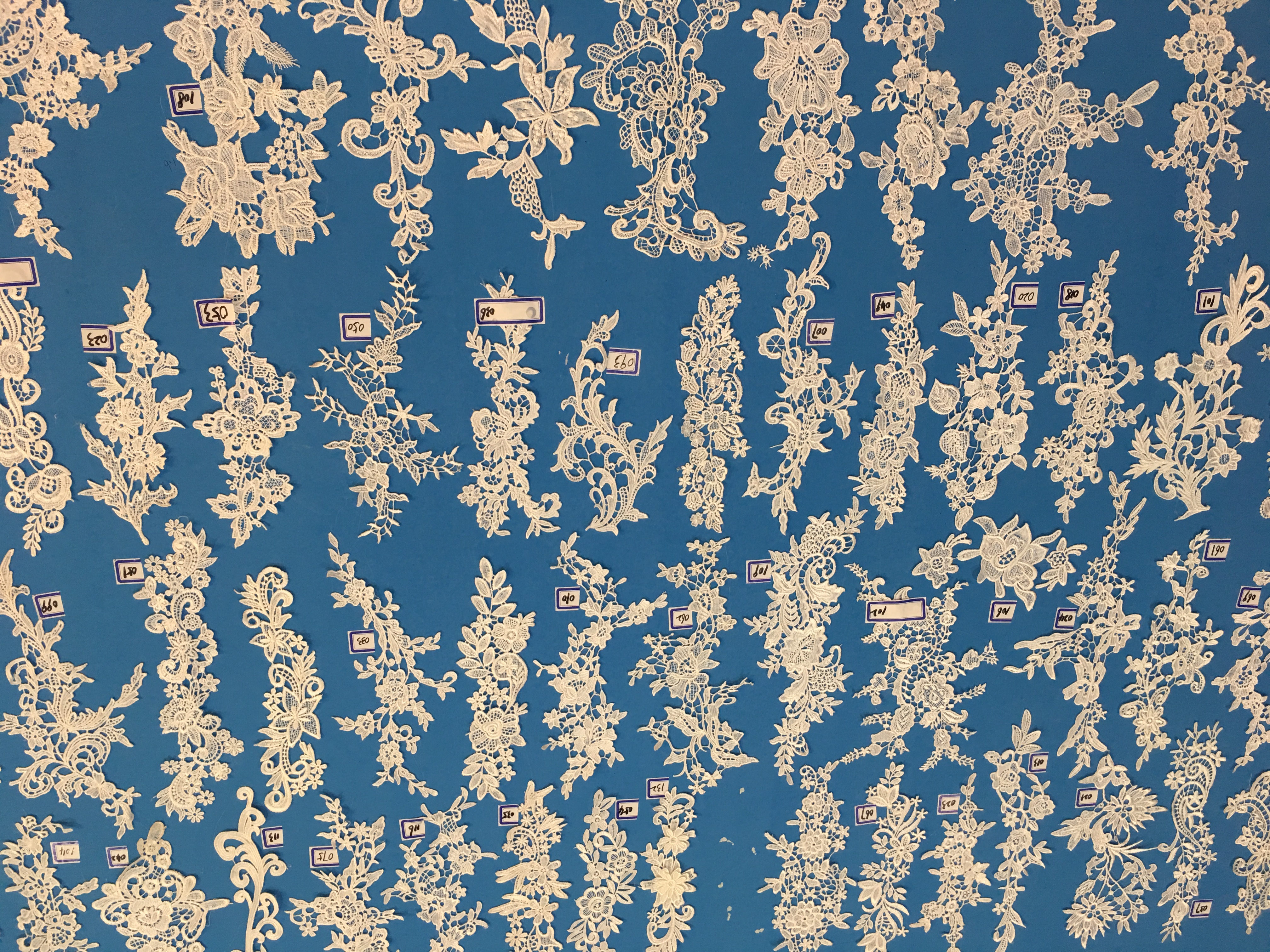 Luxury White Lace Ball Gown Wedding Dresses With Illusion Long Sleeve Appliques Garden Bridal Gowns Court Train Bride Dress