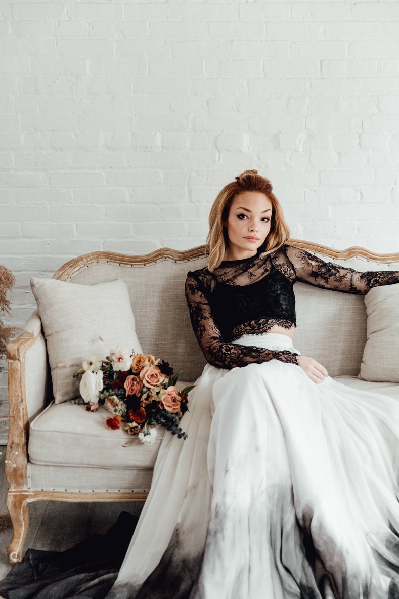 Vintage Black Wedding Dresses Jewel Neck Lace Appliqued Tulle A Line Long Sleeves Gothic Wedding Gowns Beach Style Abiti Da S