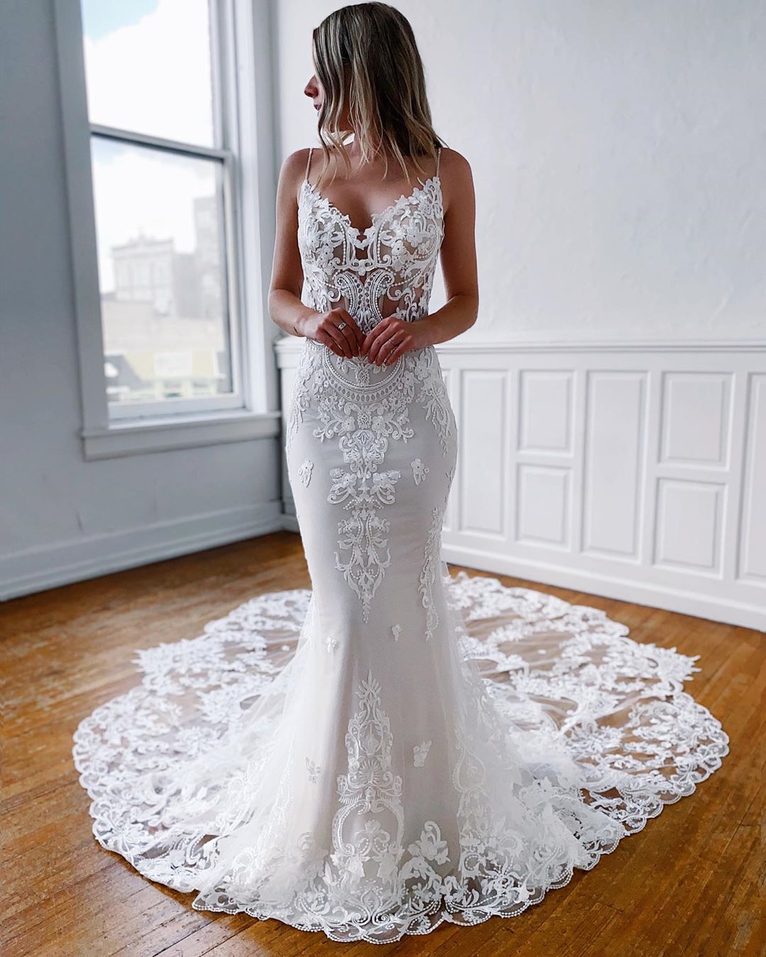 Mermaid Charming Lace Backless Wedding Dresses V Neck Court Train Bridal Gowns Plus Size Robe De Mari E