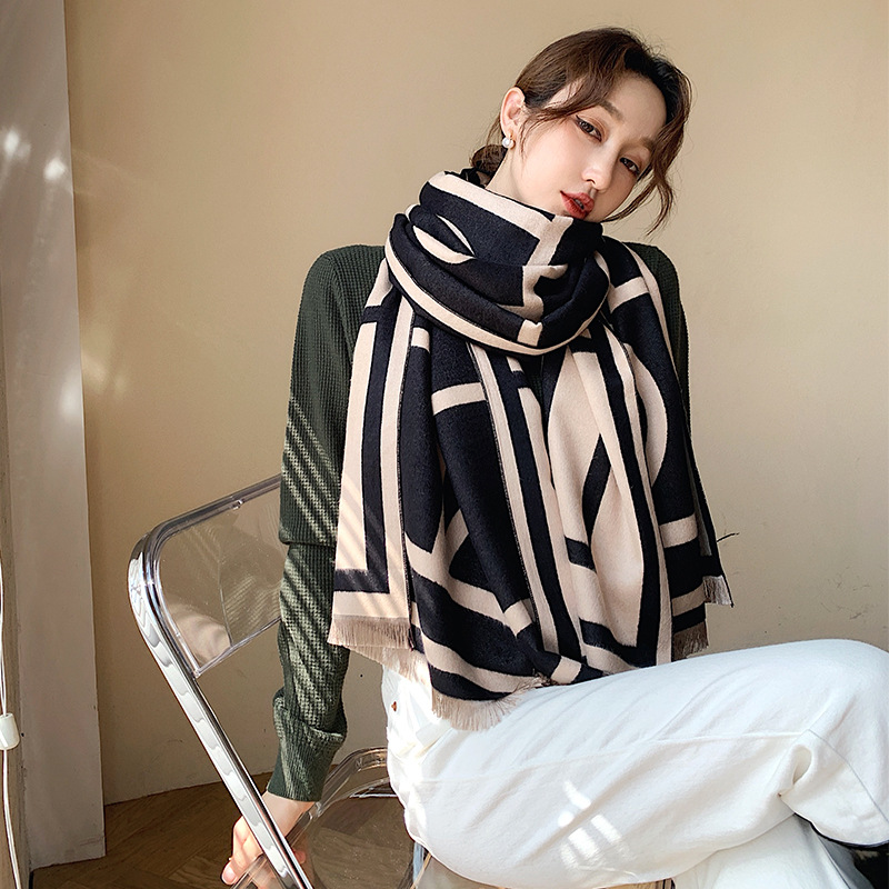 Designer Silk Scarf Air Conditioning Shawl Imitation Cashmere Scarves Female Winter Versatile Thickening Double Sided Student Scarf
Designer Silk Scarf Air Conditioning Shawl Imitation Cashmere Scarves Female Winter Versatile Thickening Double Sided Student Scarf