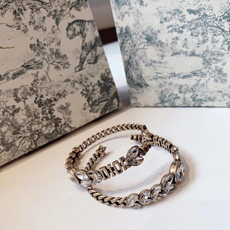 woven braceletD horse eye wheat letter big studs 925 silver needle women's ear ring jewelry High version anti-allergy, White;black
woven braceletD horse eye wheat letter big studs 925 silver needle women's ear ring jewelry High version anti-allergy, White;black