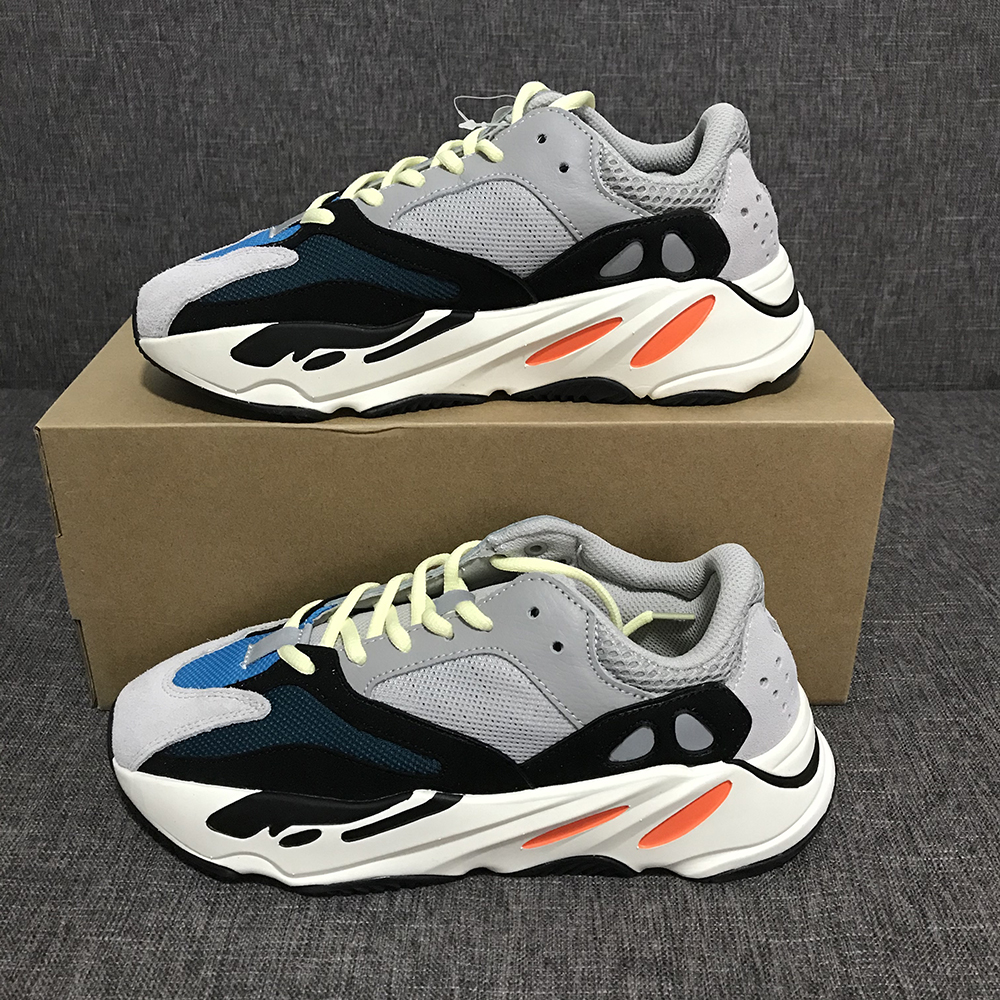 Wave Runner 700 V2 Men Running Shoes Carbon Blue Kanye West 3M Reflective Magnet Inertia Vanta Static Utility Black Women Designer Sneakers
Wave Runner 700 V2 Men Running Shoes Carbon Blue Kanye West 3M Reflective Magnet Inertia Vanta Static Utility Black Women Designer Sneakers