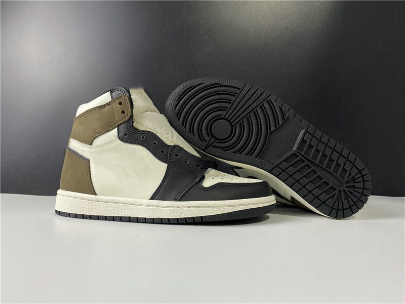 New Exclusive 1 High OG Basketball Designer Shoes Sail Dark Mocha Black White Fashion Sport Zapatos Sneakers Good Quality Ship With Box
New Exclusive 1 High OG Basketball Designer Shoes Sail Dark Mocha Black White Fashion Sport Zapatos Sneakers Good Quality Ship With Box