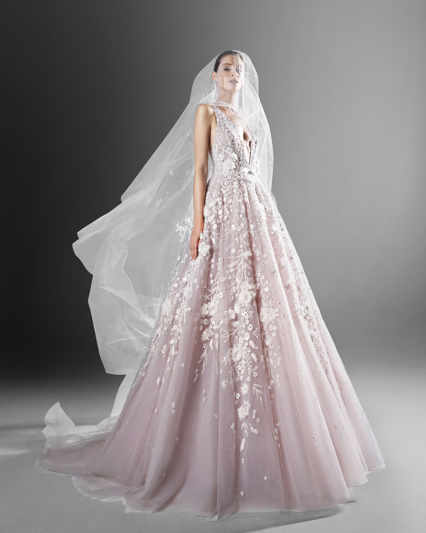 Zuhair Murad 2021 Spring Summer Wedding Dresses 3D Floral Appliqued Lace V Neck Robe De Mariée Beach Wedding Dress Bridal Gowns