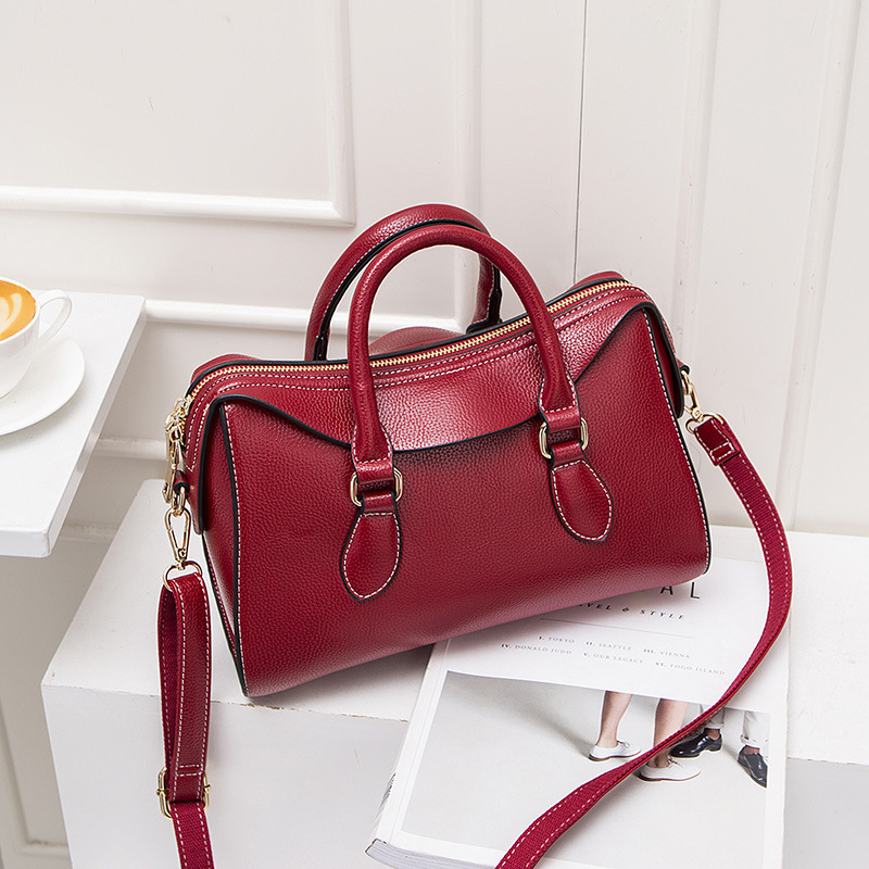 New pillow bag for women 2020 Autumn/winter Europe and America fashion atmosphere Boston handbag simple one-shoulder diagonal cr, Black
New pillow bag for women 2020 Autumn/winter Europe and America fashion atmosphere Boston handbag simple one-shoulder diagonal cr, Black