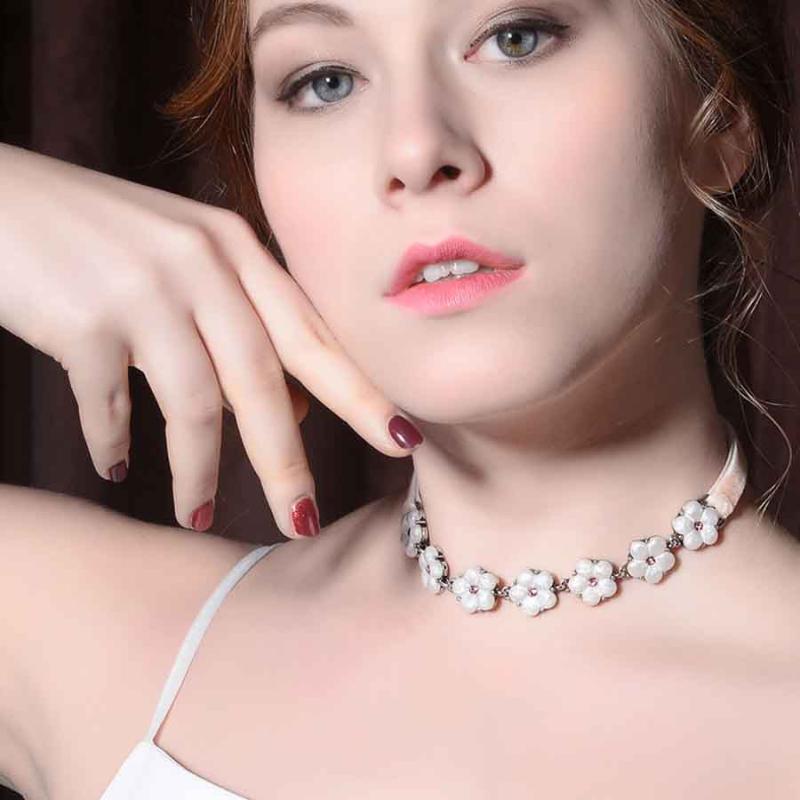 Women's Fashion Jewelry New Crystal Pearl Flower Necklace Trendy Charm Rhinestone Choker Necklaces For Women Girls
Women's Fashion Jewelry New Crystal Pearl Flower Necklace Trendy Charm Rhinestone Choker Necklaces For Women Girls
