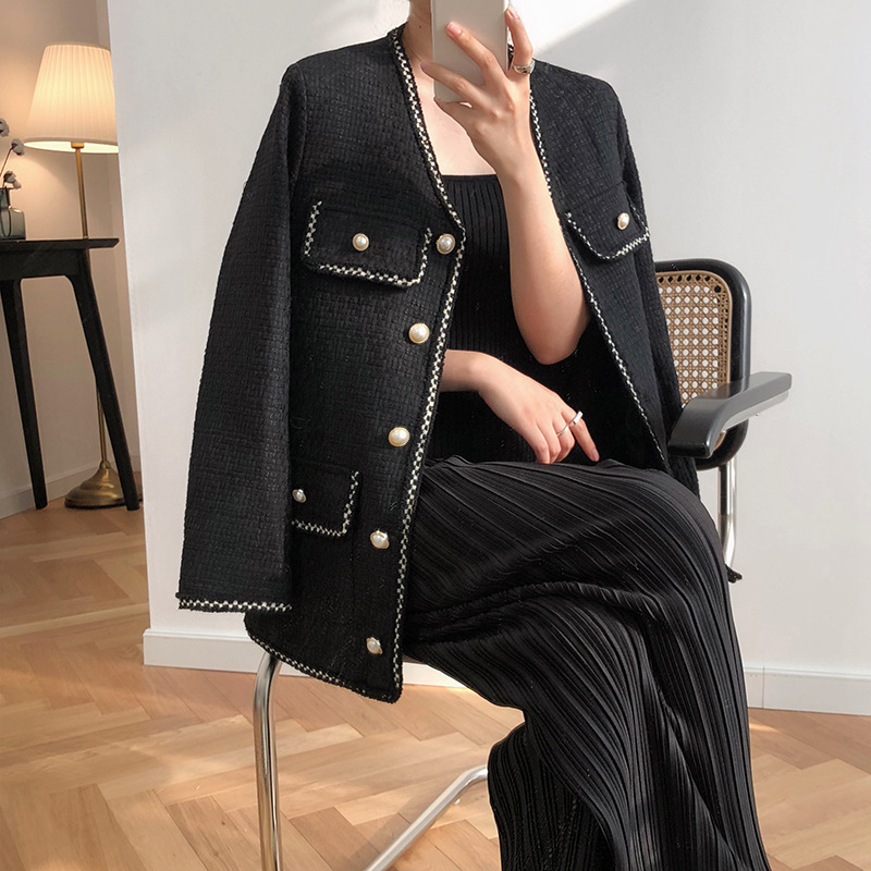 new style woolen coat light mature women medium long overcoat winter elegant tweed all-matched lady fashion black creamy-white, Color same as pic
new style woolen coat light mature women medium long overcoat winter elegant tweed all-matched lady fashion black creamy-white, Color same as pic