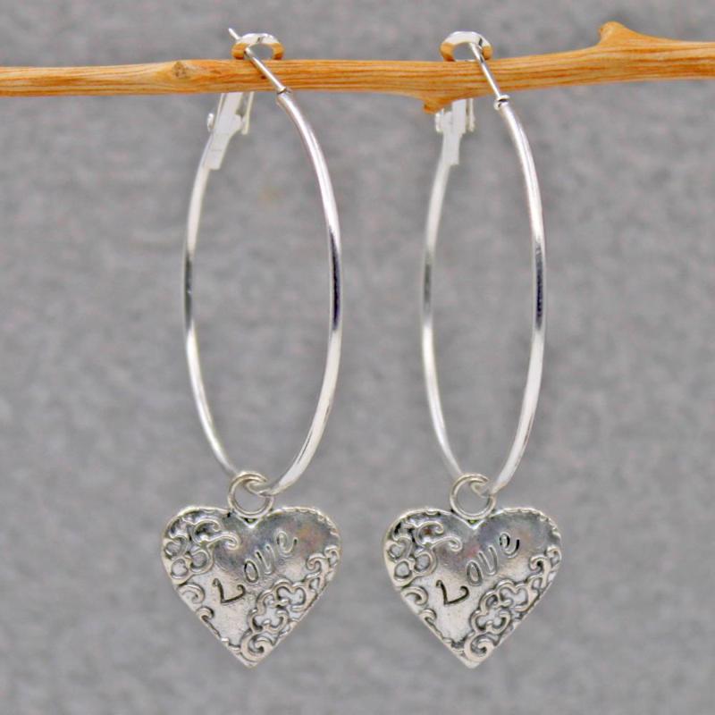 Vintage Hoop Earrings for Women Filled Pattern heart Earring Big Round Circle Retro Metal Geometric Earrings Trendy Jewelry
Vintage Hoop Earrings for Women Filled Pattern heart Earring Big Round Circle Retro Metal Geometric Earrings Trendy Jewelry