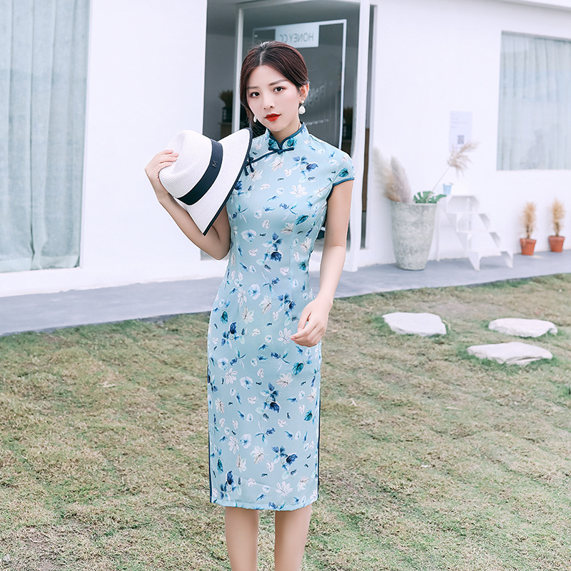 Cheongsam 2020 New Dignified Atmosphere Daily Beauty Long Cheongsam Slim Girl Dress Traditional Chinese Women Long Dresses
Cheongsam 2020 New Dignified Atmosphere Daily Beauty Long Cheongsam Slim Girl Dress Traditional Chinese Women Long Dresses