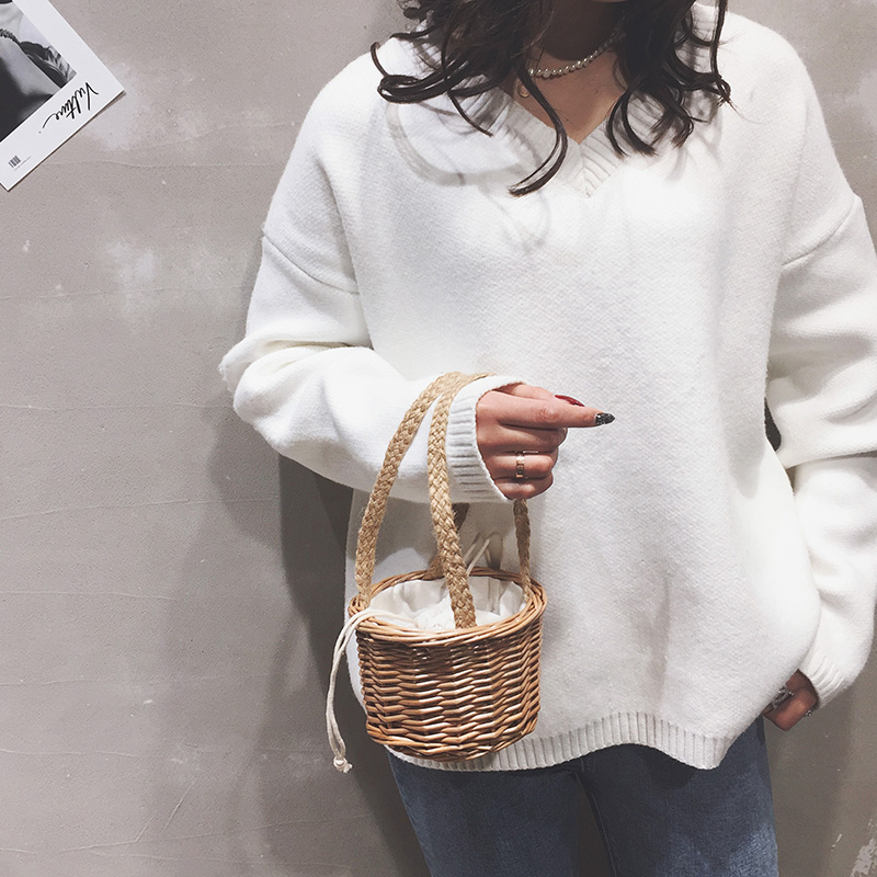 Woven bag female bag 2020 summer new tide grass woven bucket summer beach personality versatile handbag, Khaki
Woven bag female bag 2020 summer new tide grass woven bucket summer beach personality versatile handbag, Khaki
