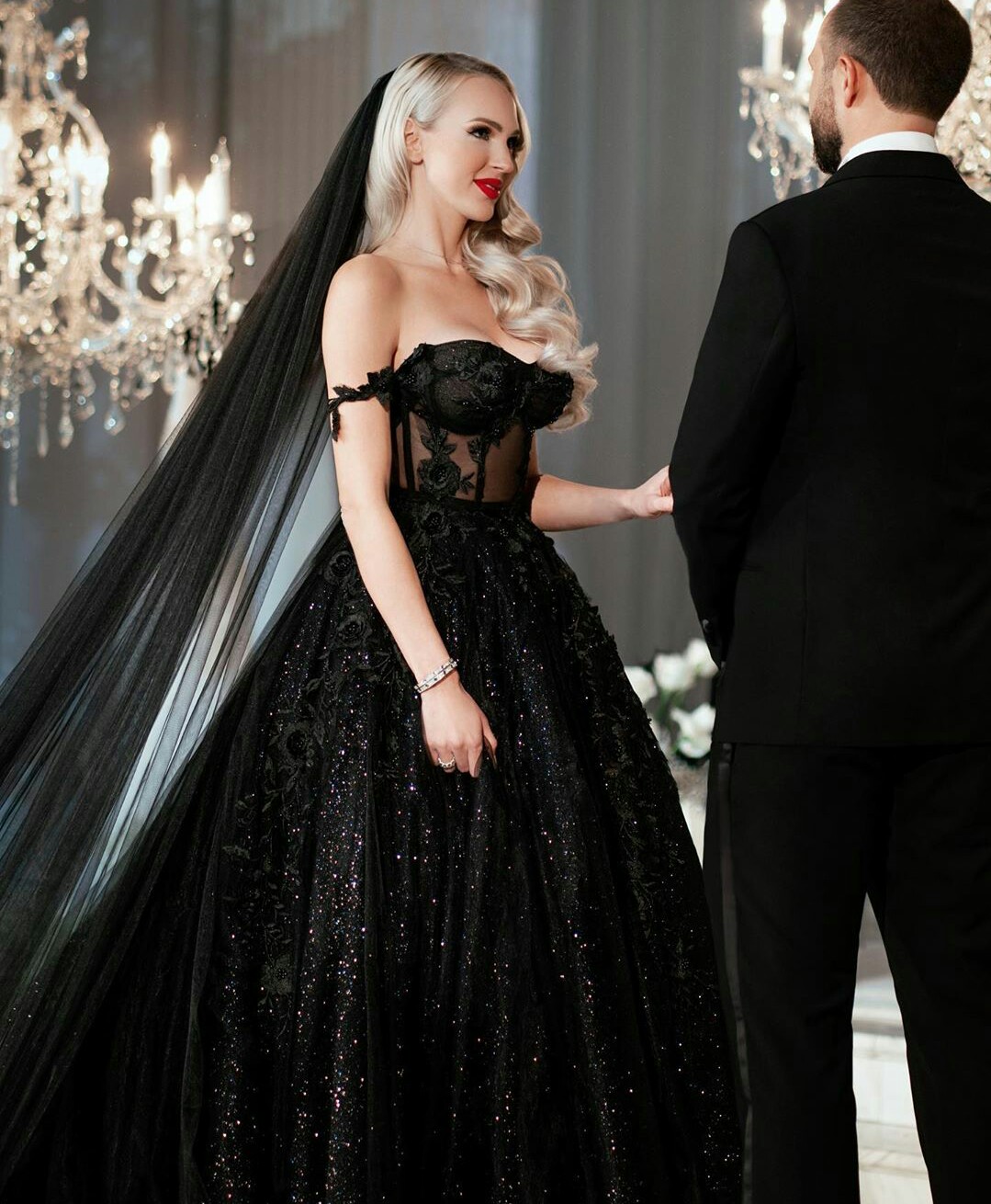 Black Sparkly Ball Gown Wedding Dress Off Shoulder Lace Appliques Sequins Bridal Gowns Sweep Train Wedding robes de mariée