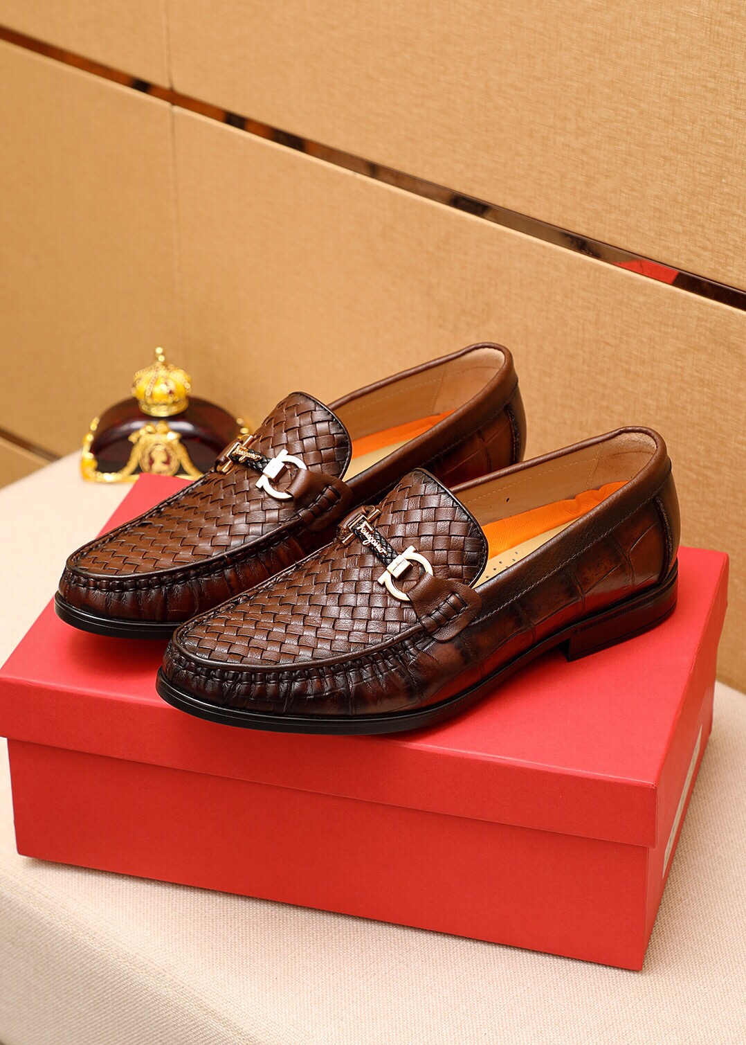 New 2020 fashion genuine leather men's bussines dress shoes breathable casual loafer shoes men brand party wedding oxfords size 38-46, Black
New 2020 fashion genuine leather men's bussines dress shoes breathable casual loafer shoes men brand party wedding oxfords size 38-46, Black