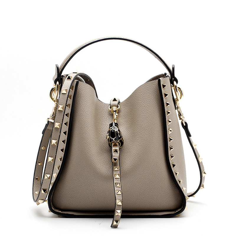new women designer Hot Selling 2021 fashion luxury Women's Bucket Bag Genuine Leather Ladies Rivet Handbags Female Shoulder wallet Casual bags, Black
new women designer Hot Selling 2021 fashion luxury Women's Bucket Bag Genuine Leather Ladies Rivet Handbags Female Shoulder wallet Casual bags, Black