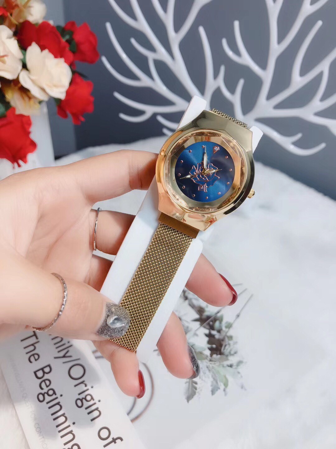 2020 New Three needle series luxury mens watches Flowers in the dial Quartz Watch designer watches DI Brand Fashion Mesh belt Girl ornament, Slivery;brown
2020 New Three needle series luxury mens watches Flowers in the dial Quartz Watch designer watches DI Brand Fashion Mesh belt Girl ornament, Slivery;brown