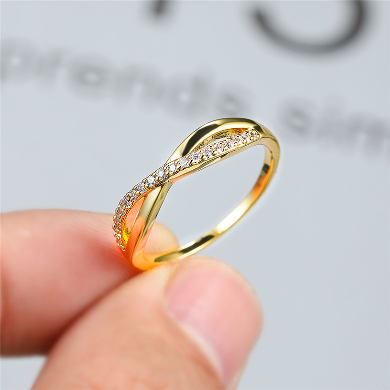 Luxury Female White Crystal Stone Ring Classic Gold Color Wedding Rings For Women Vintage Cross Hollow Thin Engagement Ring
Luxury Female White Crystal Stone Ring Classic Gold Color Wedding Rings For Women Vintage Cross Hollow Thin Engagement Ring