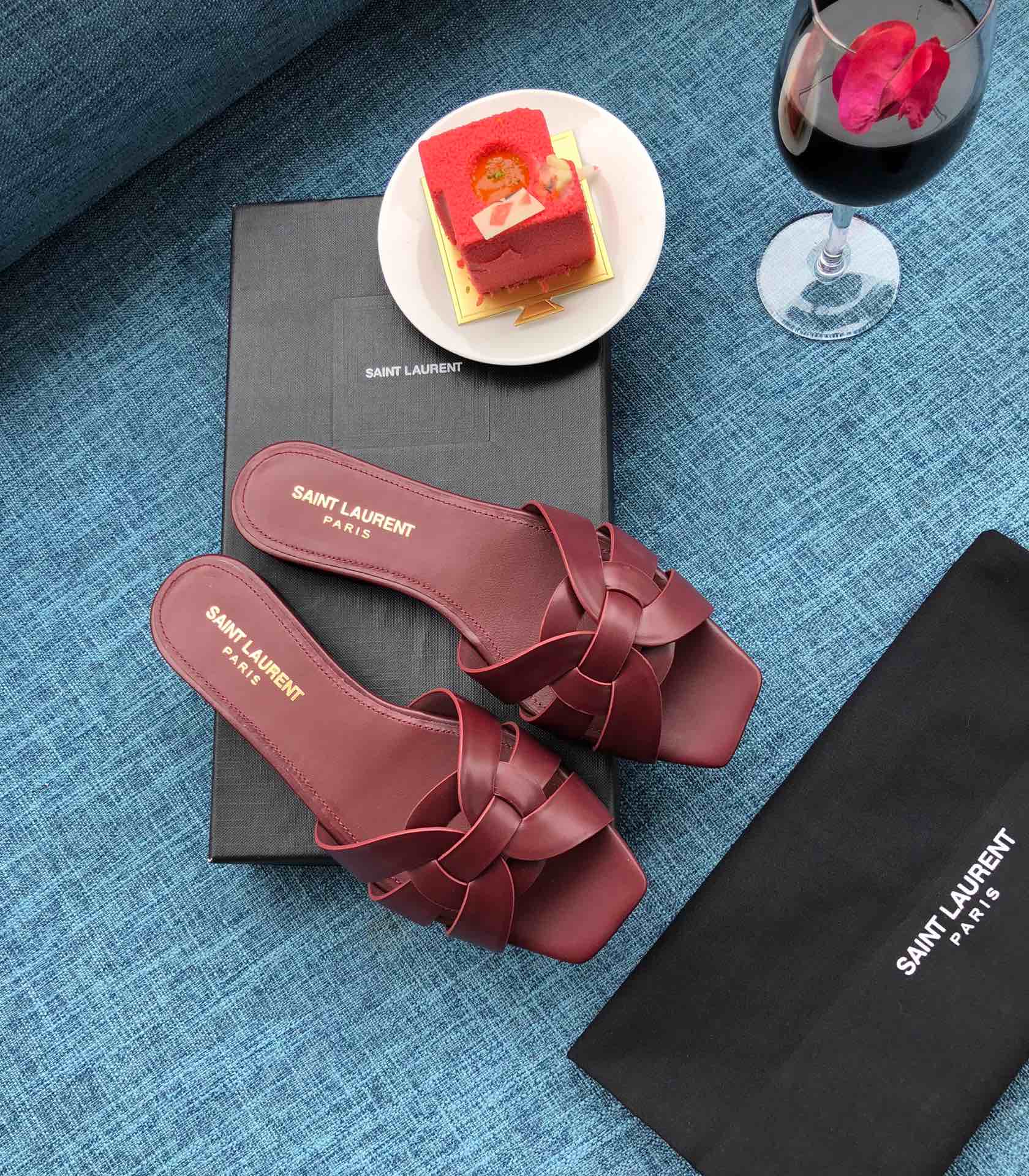 High Quality Spring New Brand Slippers Summer Flat Sandals Leather Beach Shoes Women's Large, Black
High Quality Spring New Brand Slippers Summer Flat Sandals Leather Beach Shoes Women's Large, Black