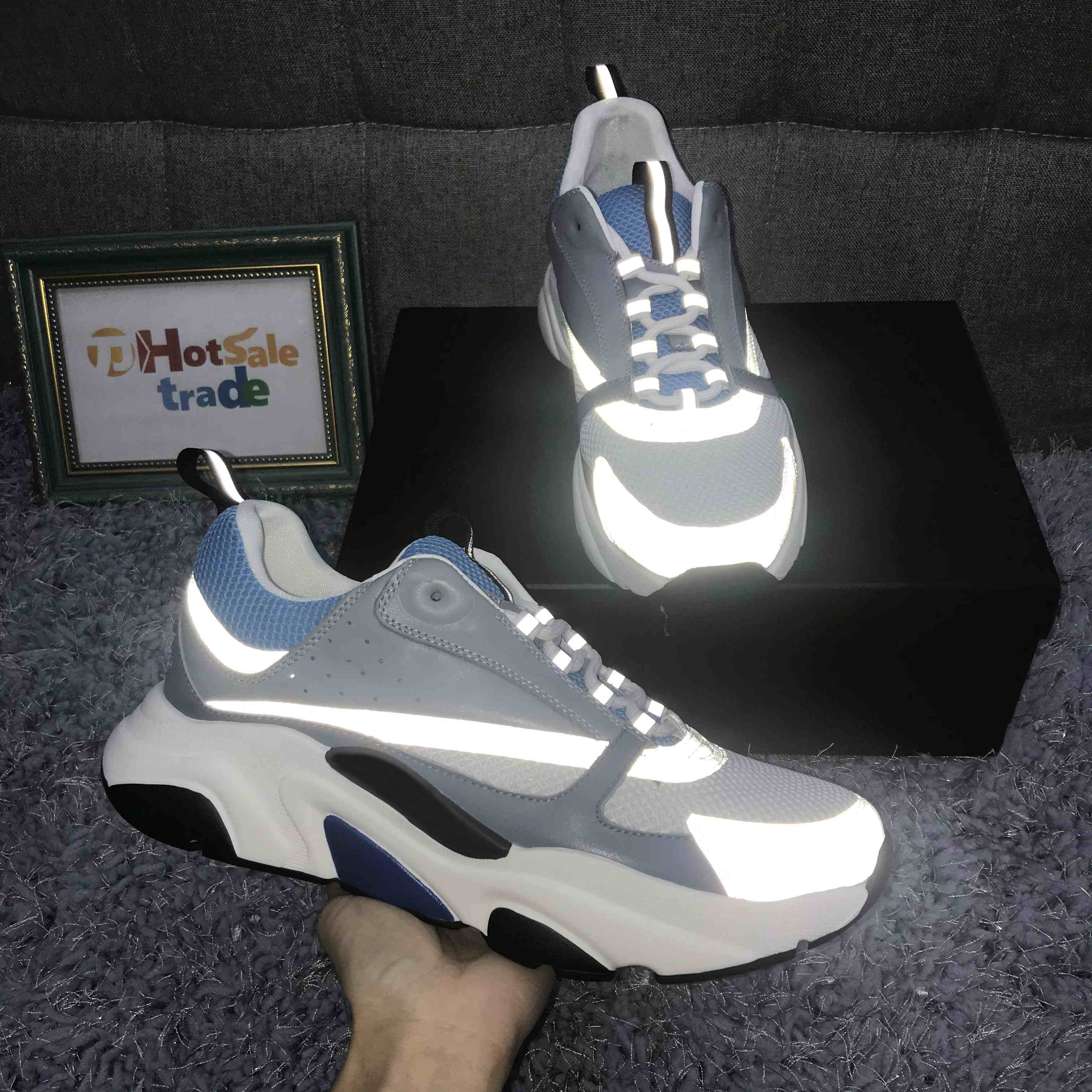 B22 Mens Trainers All Reflective Luxury Sneakers Calfskin New Color Men Women Luxury Leather Shoes Sneaker 2021 Popular, Black
B22 Mens Trainers All Reflective Luxury Sneakers Calfskin New Color Men Women Luxury Leather Shoes Sneaker 2021 Popular, Black