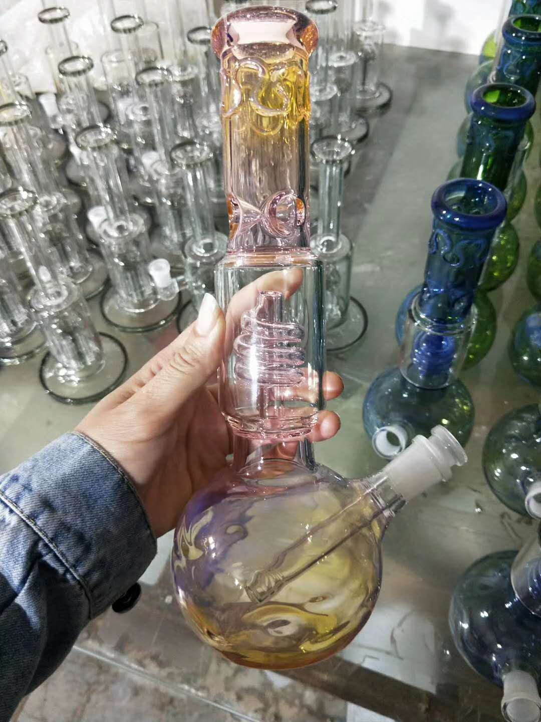 11 Inch 28 CM High Vintagge Style Oil Rig Glass Beaker Bong Halloween Hookah Water Pipe Water Bottles Assorted Color Made By Order OEM 
11 Inch 28 CM High Vintagge Style Oil Rig Glass Beaker Bong Halloween Hookah Water Pipe Water Bottles Assorted Color Made By Order OEM