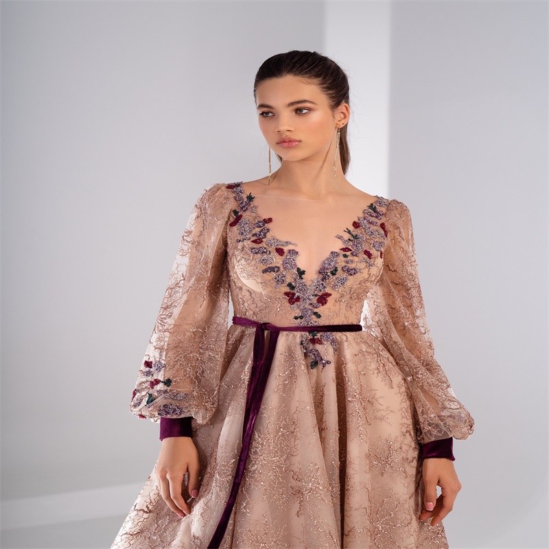 2021 Gorgeous Evening Dresses Champagne Long Sleeves Colorful Beads Appliqued Lace A-line Prom Dress Sweep Train Formal Party Dress