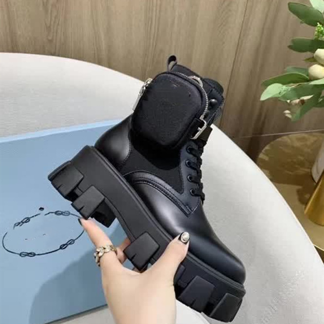 Belted Combat Black Boots Shoes Woman 2021 Tennis Shoe Wonem Boot baskets de luxe Pour Femmes Luxurys Designers Women Sneakers 
Belted Combat Black Boots Shoes Woman 2021 Tennis Shoe Wonem Boot baskets de luxe Pour Femmes Luxurys Designers Women Sneakers