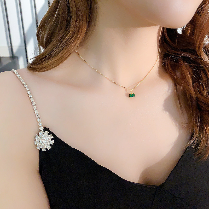 2020 New Korea Style Women Green Stone Clavicle Chain Short Simple Necklace for Girl Fashion Jewelry Accessories
2020 New Korea Style Women Green Stone Clavicle Chain Short Simple Necklace for Girl Fashion Jewelry Accessories