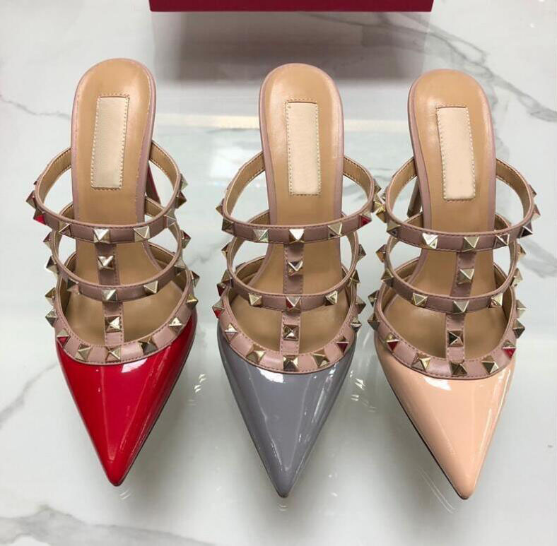 2020 Classics Pointed Toe High Heel 10cm Classic Brand V Right Logo Leather Strap Stiletto Shallow Rivet Sandals Women Wedding Shoes, Black matte
2020 Classics Pointed Toe High Heel 10cm Classic Brand V Right Logo Leather Strap Stiletto Shallow Rivet Sandals Women Wedding Shoes, Black matte