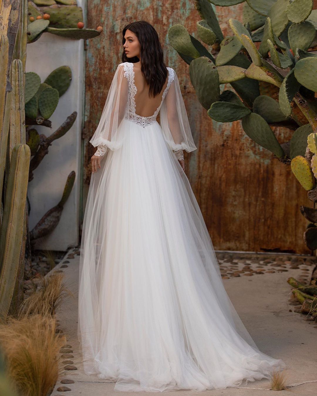 Lace Backless Stunning Wedding Dresses V Neck A Line Long Sleeves Bridal Gowns Sweep Train Tulle Robe De Marie
