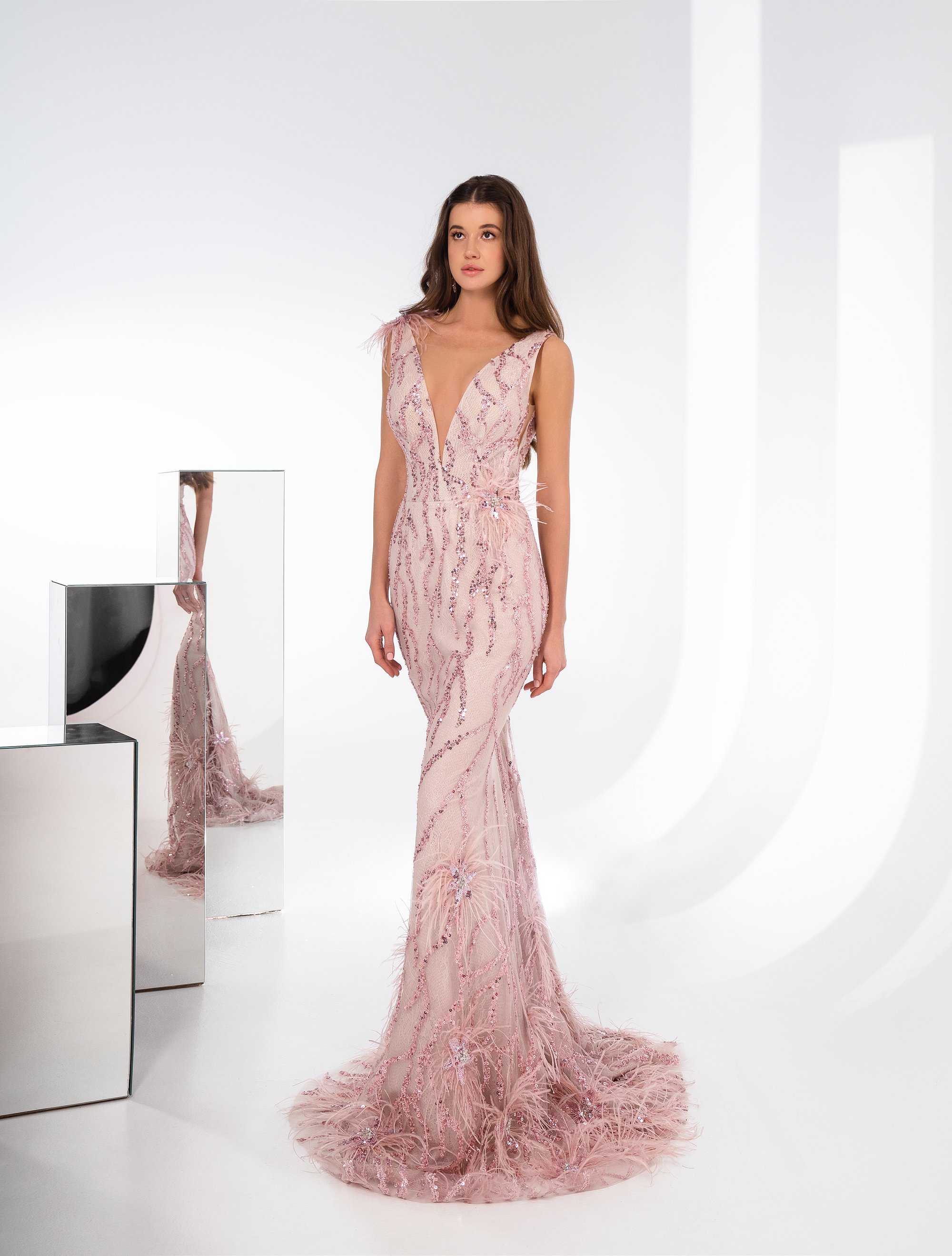 Mwemaid Beaded Prom Dresses Elegant Scoop Sheer V Neck Evening Dress Sexy Back Formal Party Robe De Soiree