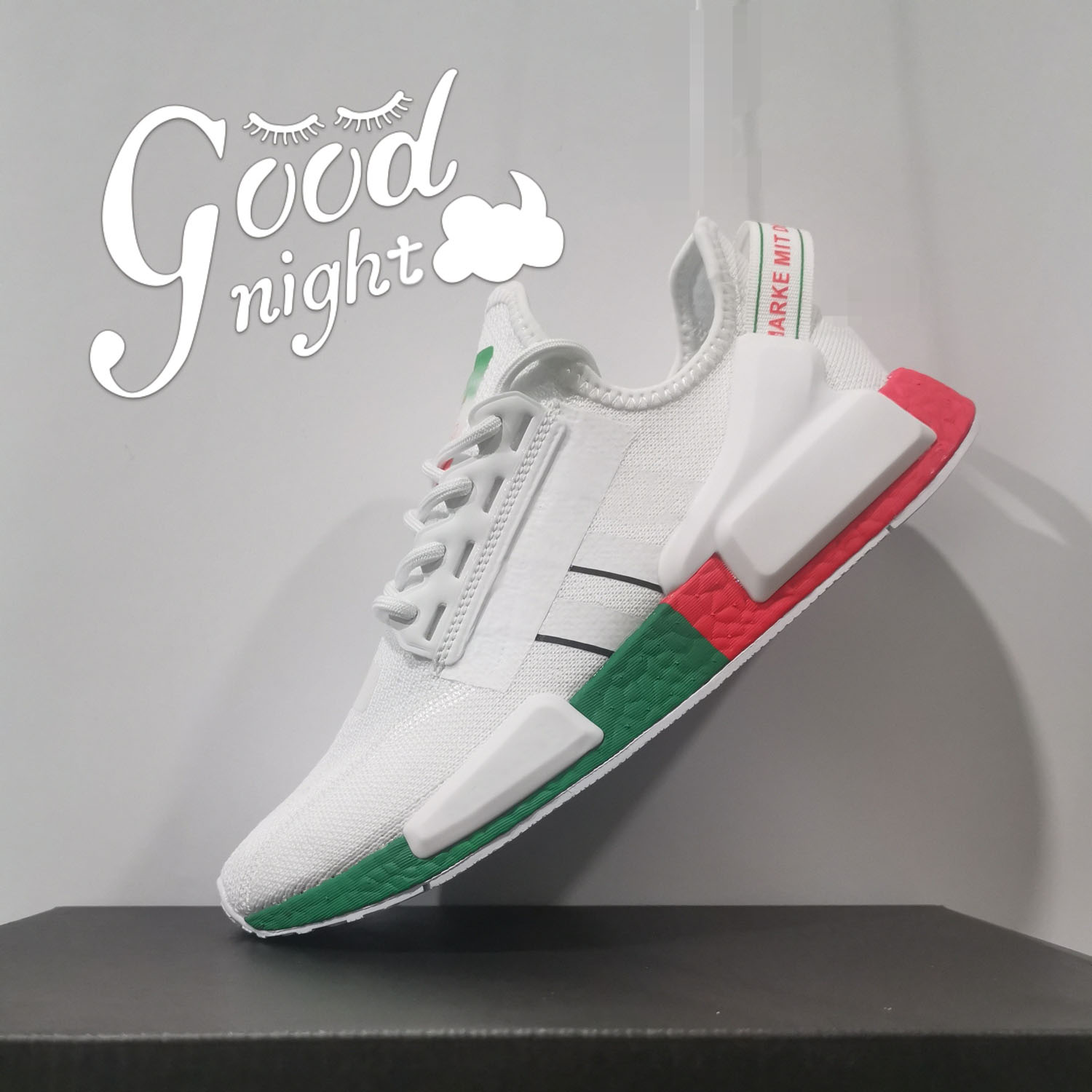NMD R1 v2 men women casual shoes OG core black white gold outdoor breathable mens Designer shoes size US5-11, Color3
NMD R1 v2 men women casual shoes OG core black white gold outdoor breathable mens Designer shoes size US5-11, Color3