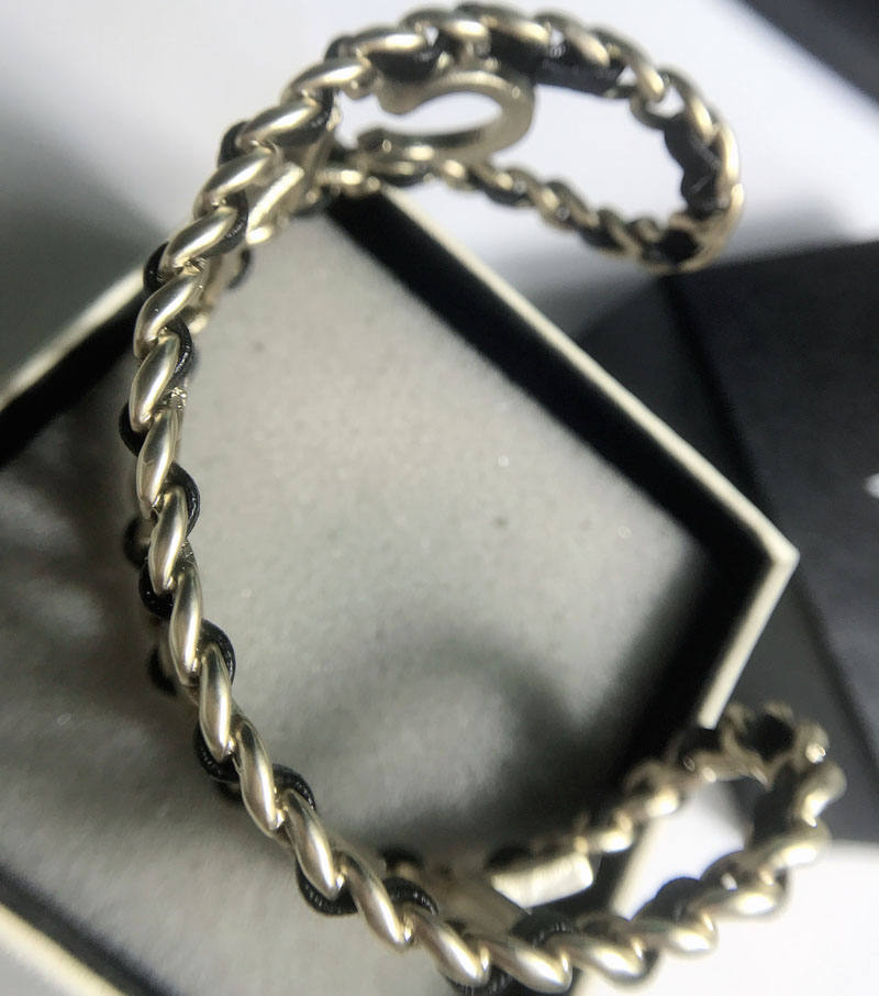 SamCC Have stamps Fashion leather bracelets bangles Women Party Wedding Lovers gift engagement jewyelry for Bride With BOX, Black
SamCC Have stamps Fashion leather bracelets bangles Women Party Wedding Lovers gift engagement jewyelry for Bride With BOX, Black
